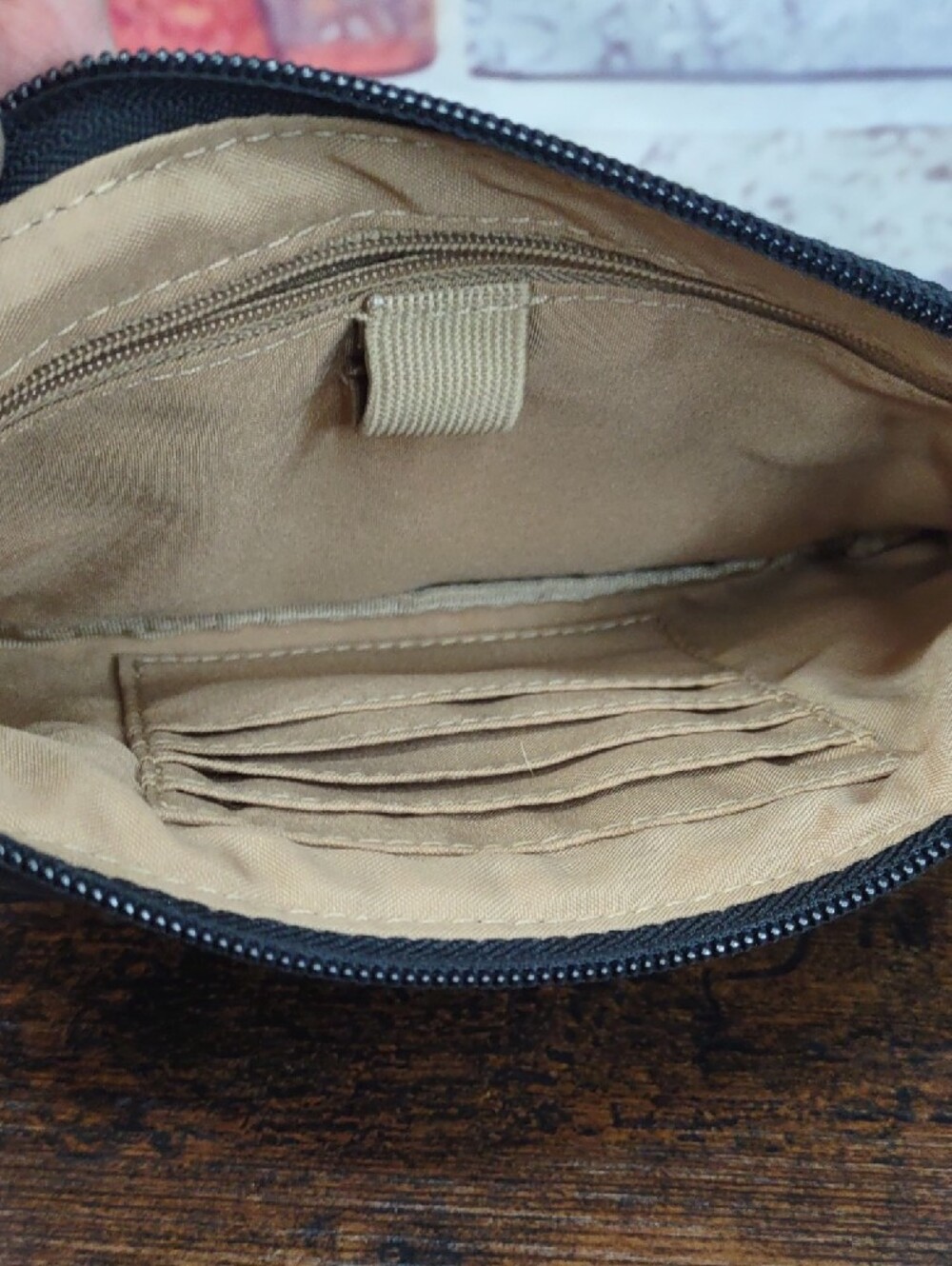 Baggallini Crossbody Organizer Bag - Picture 11 of 12